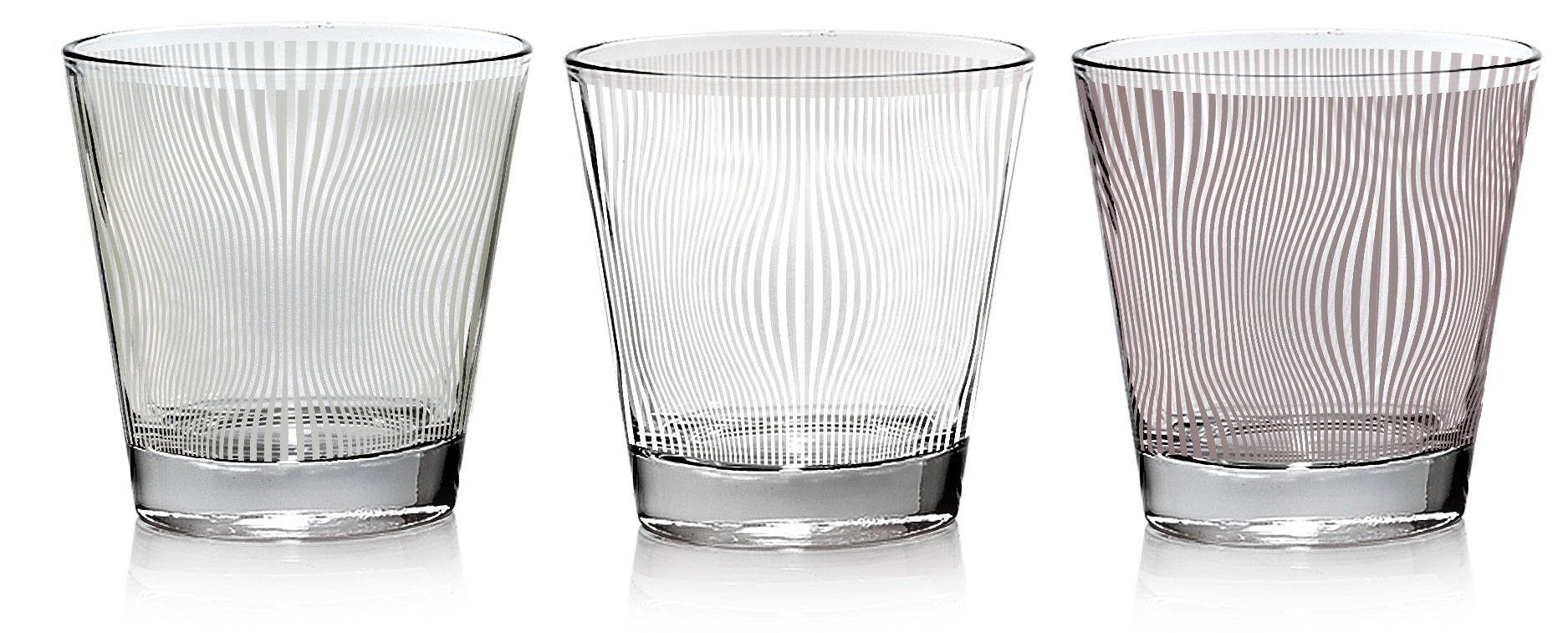 Wave-patterned drinking tumbler