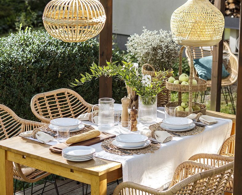 Circular Dinnerware with Speckles
